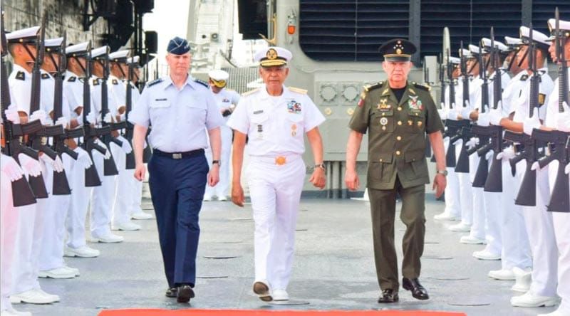 ¡TRUMP MANDA AL GENERAL! - DEL COMANDO NORTE DE EU