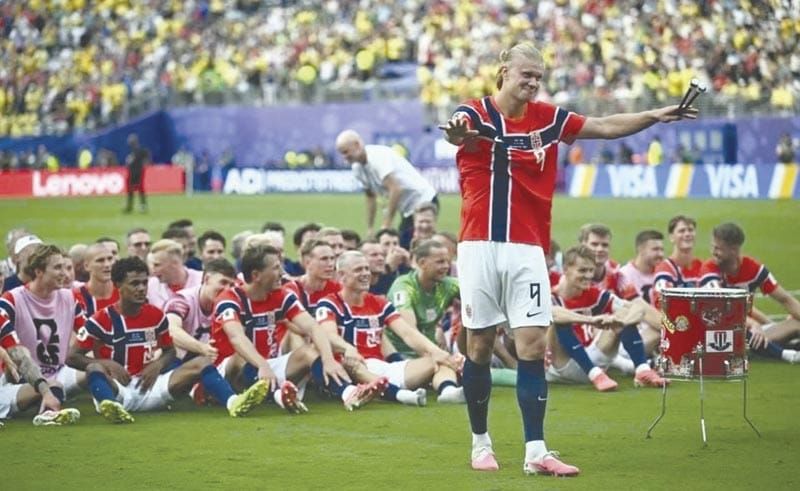 ¡DA HAALAND HISTÓRICO PASE A NORUEGA A CUARTOS!