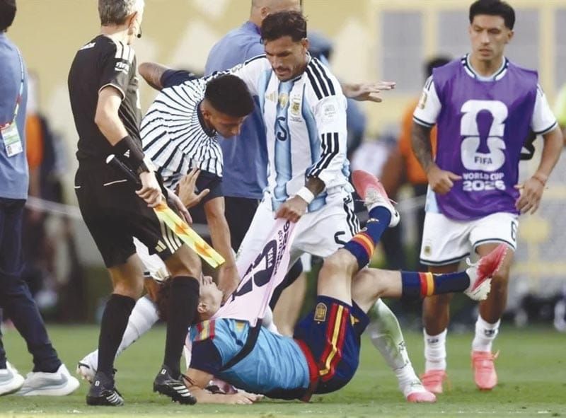 ¡AGREDE LEANDRO PAREDES A ERIC GARCÍA POR DERROTA ARGENTINA!