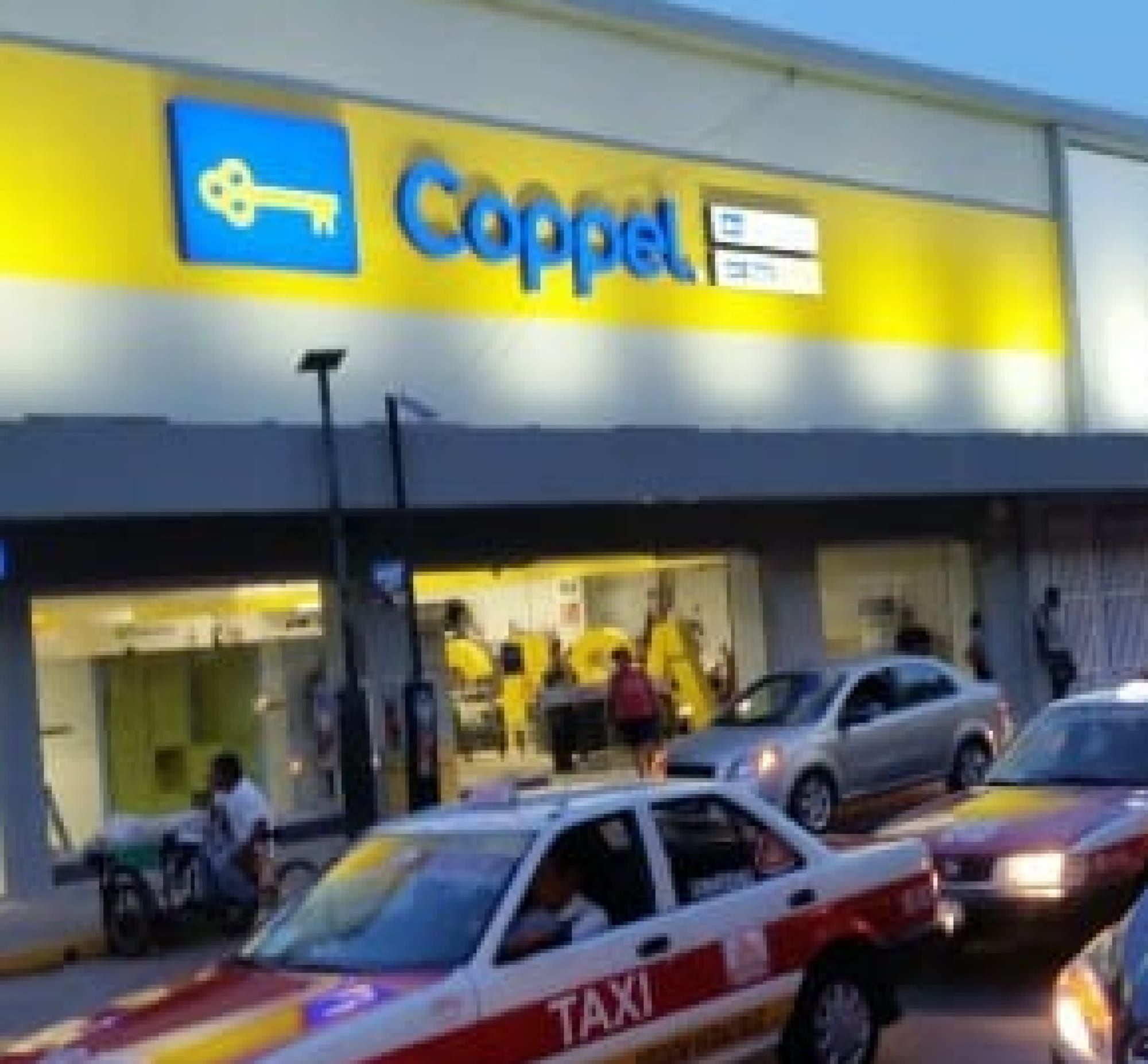 ¡“DESTROYER” REVENTÓ LA PUERTA DE CRISTAL DE COPPEL Y LESIONA A UN NIÑO!