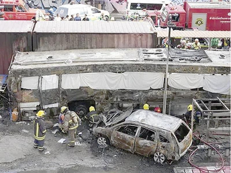 ¡NIÑO DE 11 AÑOS MANEJA CAMIONETA Y MATA A OCHO MONJES EN TAILANDIA!