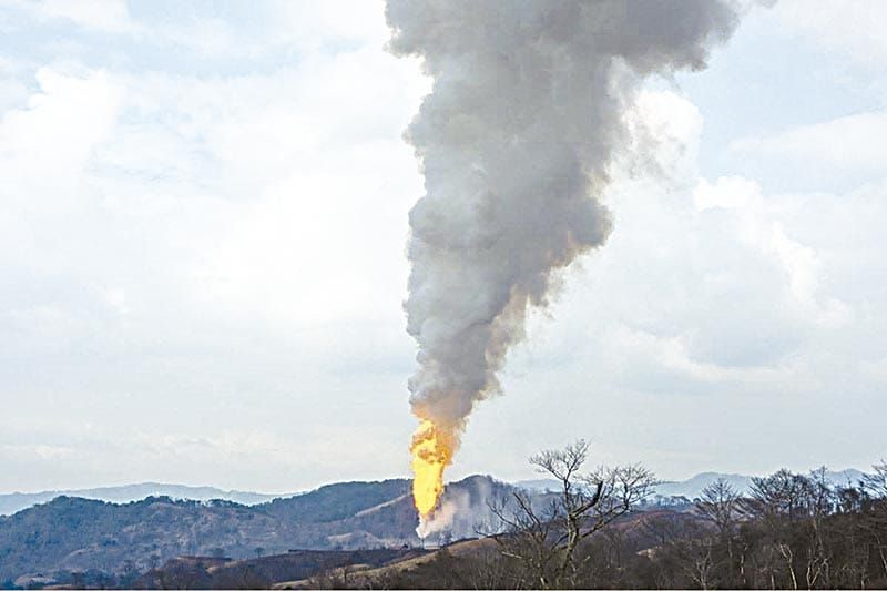 ¡PEMEX SE ECHA LA CULPA! - PERO... POZO KREM SIGUE ENCENDIDO