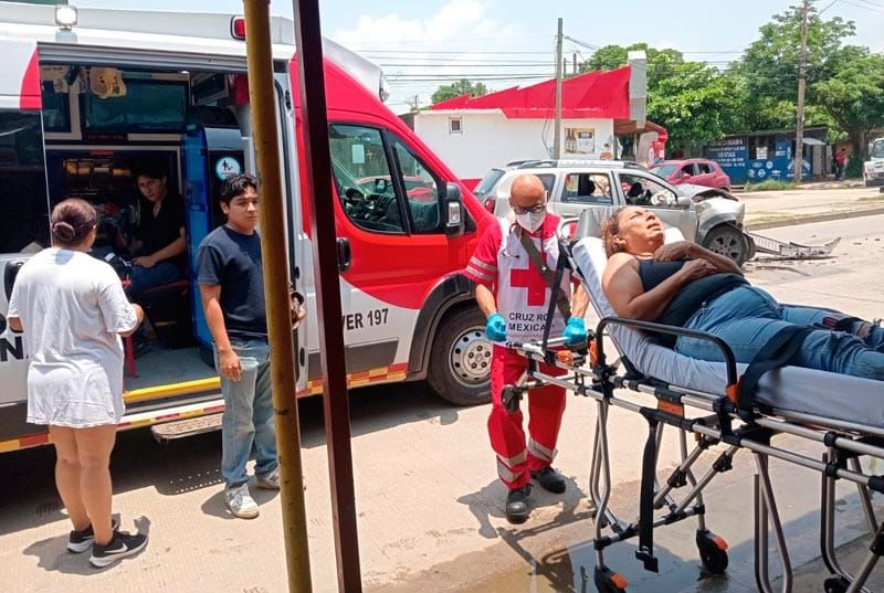 ¡TRES HERIDOS POR CHOQUE!