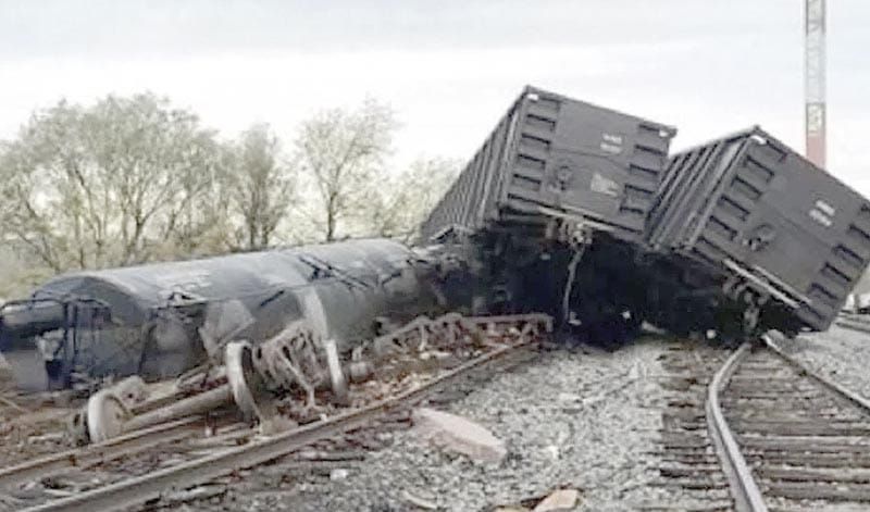¡DESCARRILA TREN DE FERROMEX Y DERRAMA QUÍMICO EN SONORA!