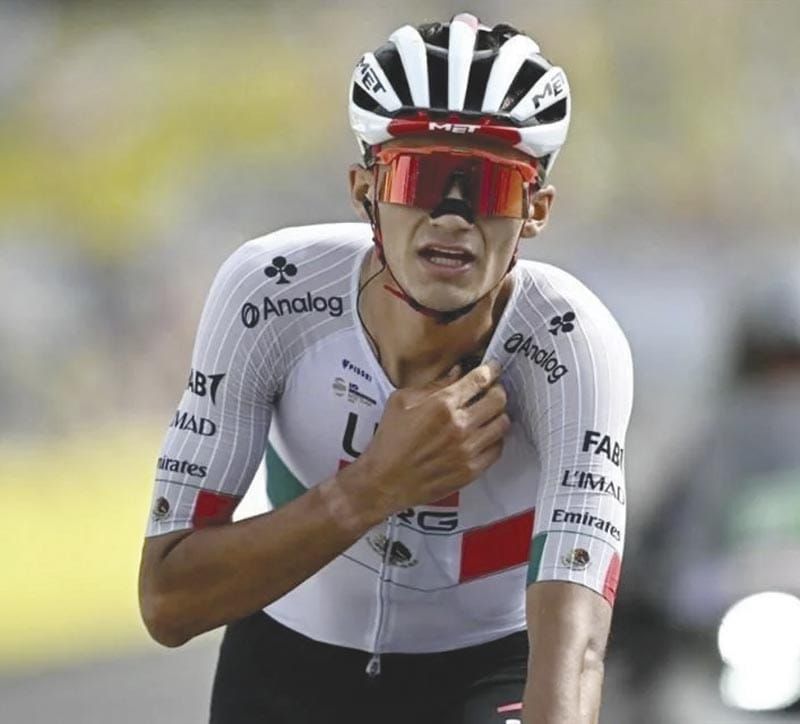 ¡ISAAC DEL TORO ACABA TERCERO EN ETAPA 15; GANA EVENEPOEL!