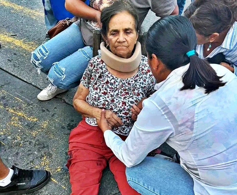 ¡ABUELITA ARROLLADA FRENTE A LA ALAMEDA DE CÓRDOBA!