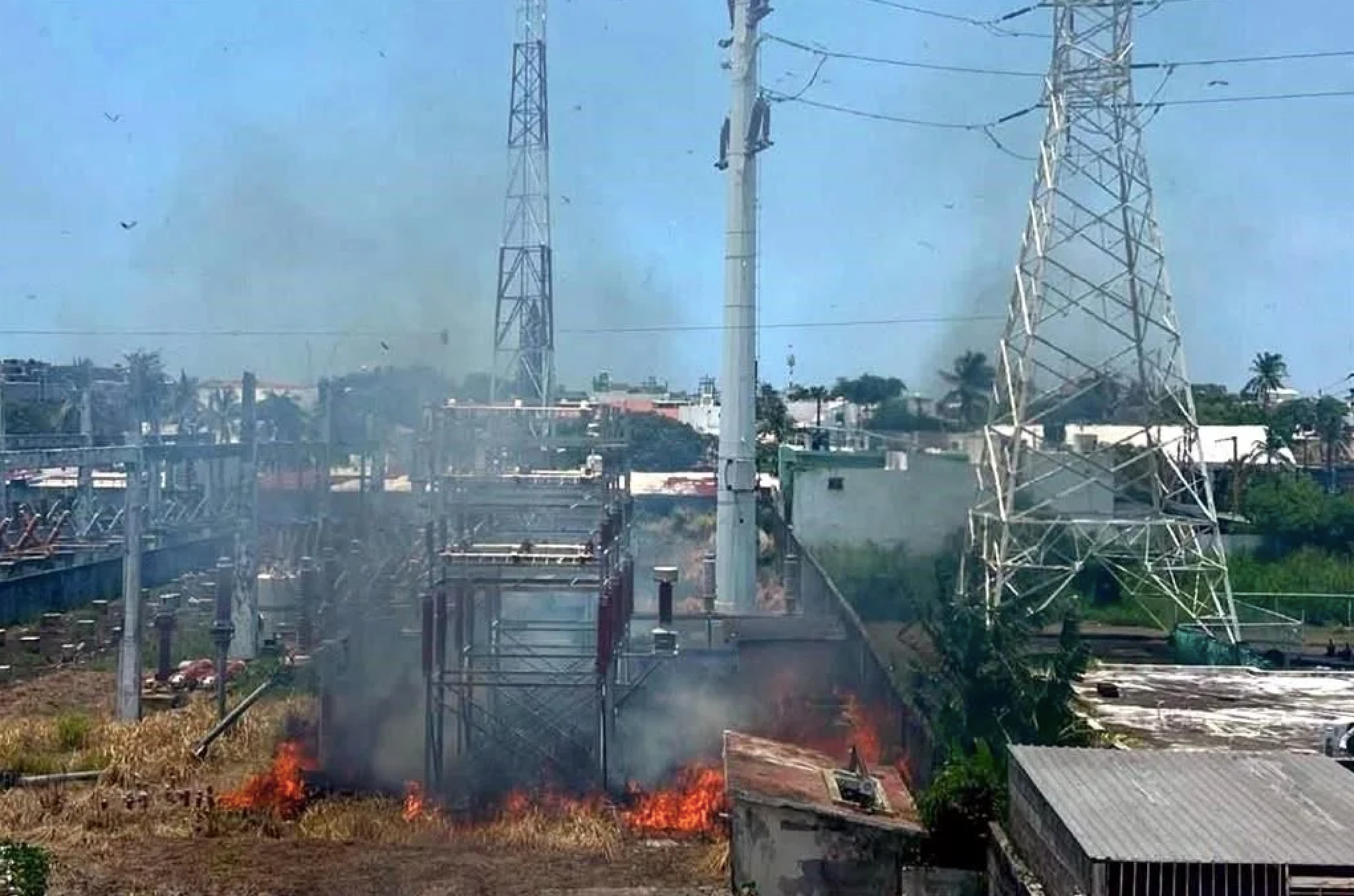 MEGA APAGÓN! Estalla planta de CFE y deja a miles sin luz en Veracruz