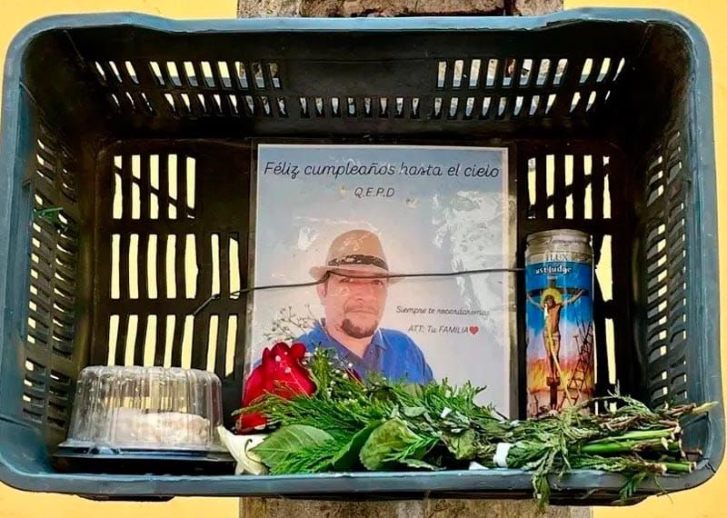 ¡EXIGEN JUSTICIA! - *Flores, cartulinas y un altar para Jesús Francisco, el franelero de Lerdo