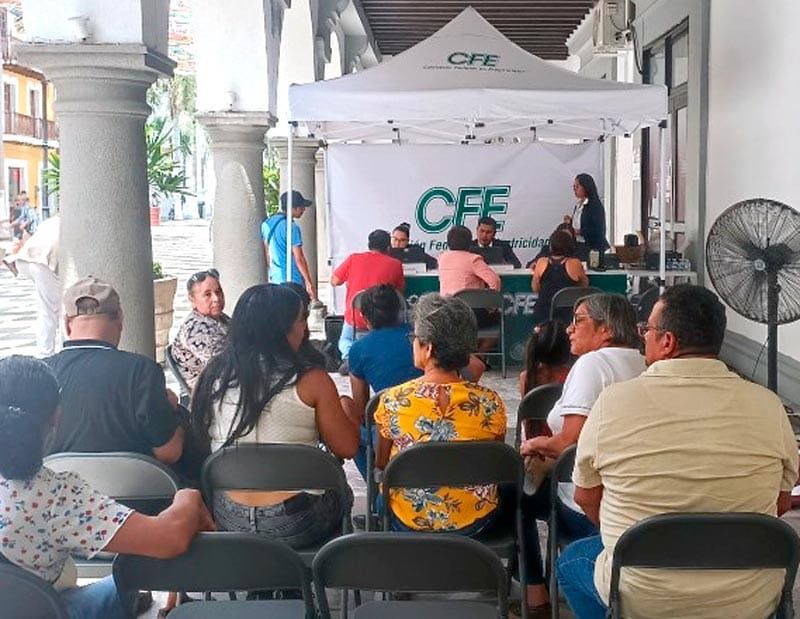 ¡LE EXIGEN PAGO DE 9 MIL PESOS! - DE LUZ