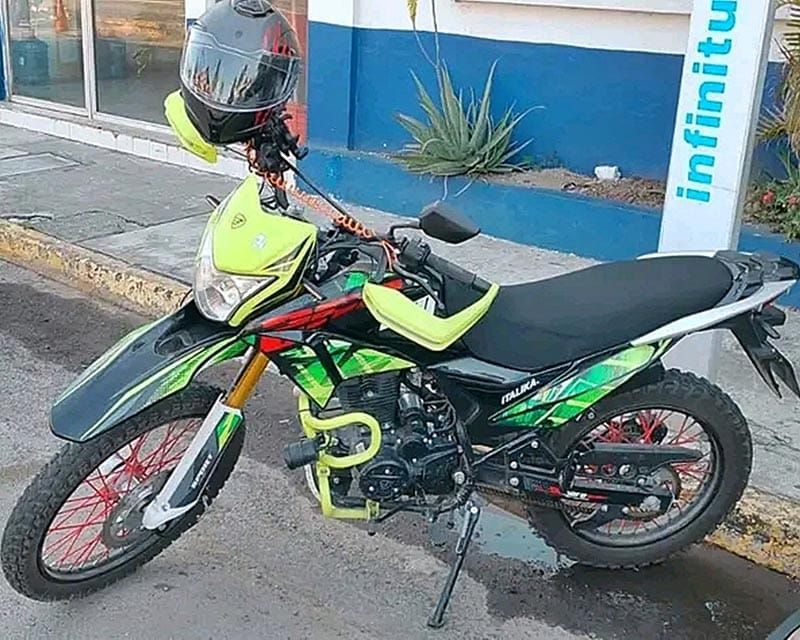 ¡‘RATAS’ ESTRENAN MOTO Y DEJAN A PIE A VECINO DE EL TEJAR!