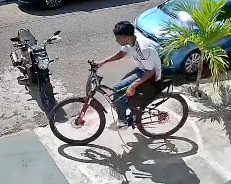¡MALANDRO LE ROBÓ LA BICICLETA A TRABAJADOR!