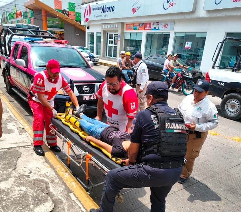 ¡ATROPELLAN A JOVENCITA EN EL CENTRO DE MARTÍNEZ DE LA TORRE!
