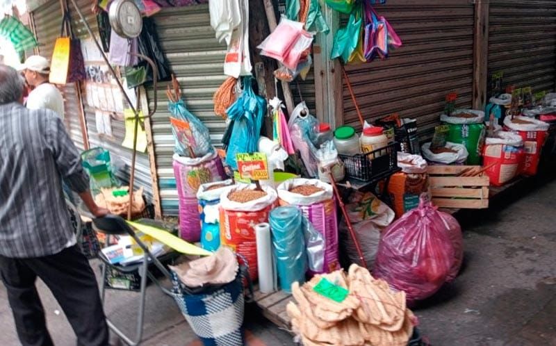 ¡BLOQUEO EN EL MERCADO! - *Exigían la apertura de dos locales semifijos
