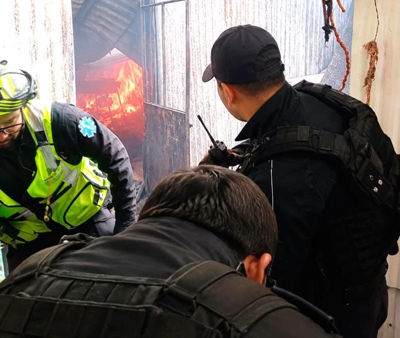 ¡INCENDIO EN TALLER DE AUTOS CAUSA PÁNICO EN RÍO BLANCO!