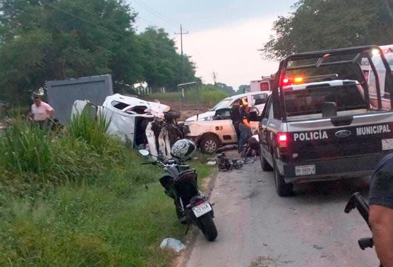 ¡CARRETERAZO: 4 MUERTOS! - CAMIONETA CHOCÓ DE FRENTE CONTRA UN MARCH EN EL QUE VIAJABA UNA FAMILIA