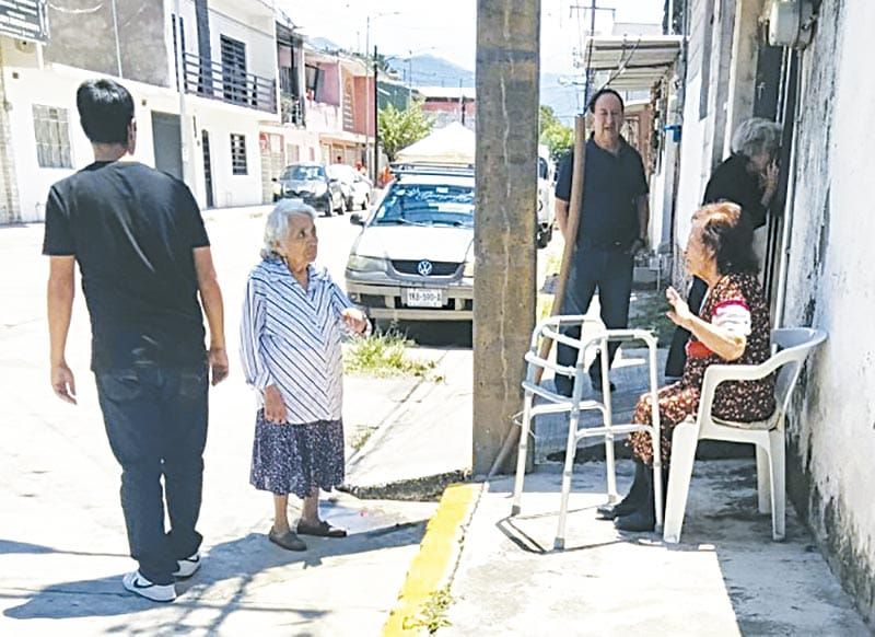 ¡LA DAN DE ALTA EN EL IMSS Y FUE DESALOJADA POR FAMILIARES DE SU VIVIENDA!