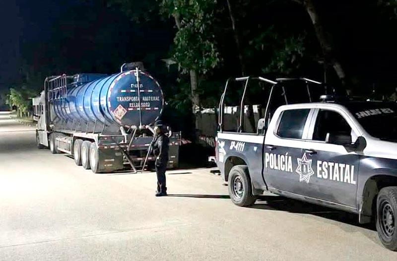 ¡ASEGURAN A TRAILERO Y PIPA CARGADO CON 30 MIL LITROS DE HIDROCARBURO EN MOLOACÁN!