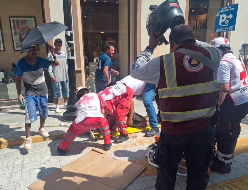 ¡TRABAJADOR SUFRE CAÍDA DE UN ANDAMIO EN EL CENTRO HISTÓRICO!