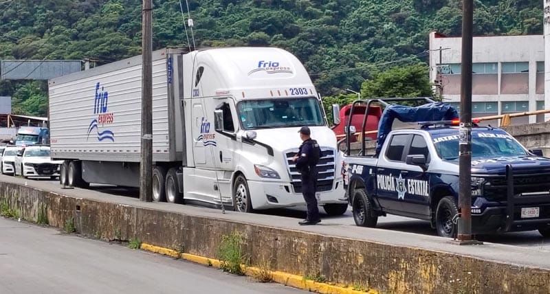 ¡BALEAN A TRAILERO EN UN INTENTO DE ASALTO!