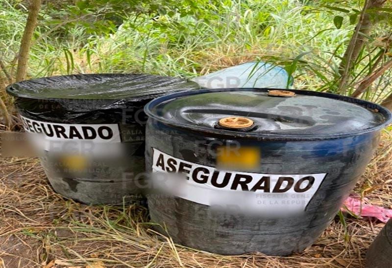 ¡FGR DECOMISA MIL 500 LITROS DE HUACHICOL EN CATEO EN PÁNUCO!