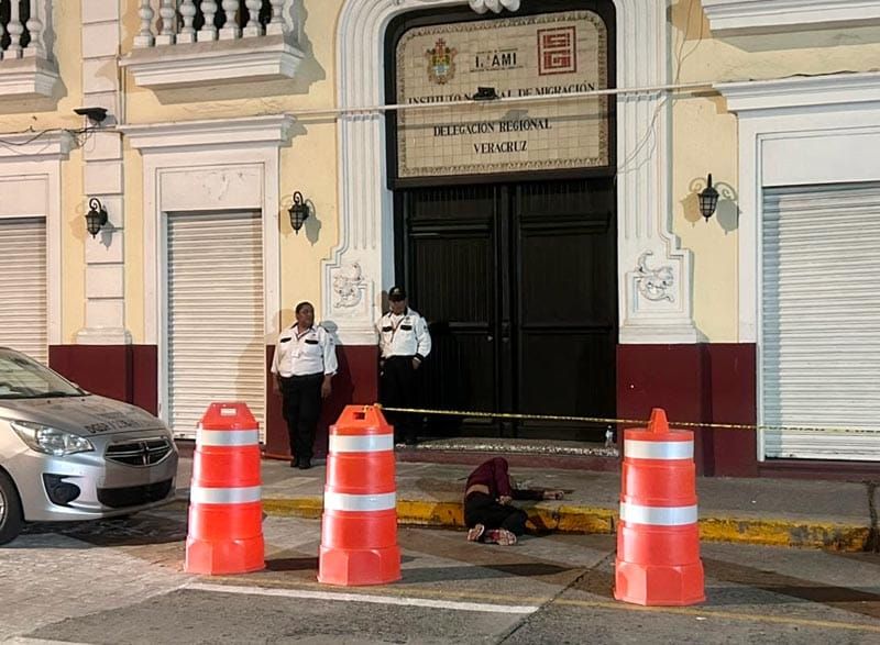 ¡MURIÓ HOMBRE FRENTE AL INSTITUTO NACIONAL DE MIGRACIÓN!