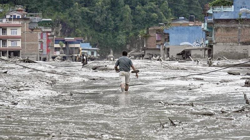 ¡SUMAN 157 MUERTOS POR DESLAVES EN NEPAL!