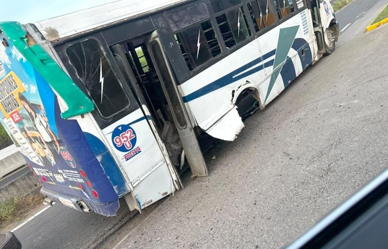 ¡CAMIÓN RUTA ‘COSTERA’ PERDIÓ LAS LLANTAS!