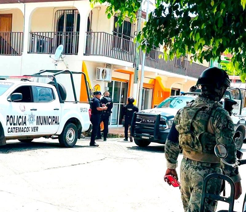 ¡MESERO BALEADO AL FRUSTRAR UN ASALTO EN CATEMACO!