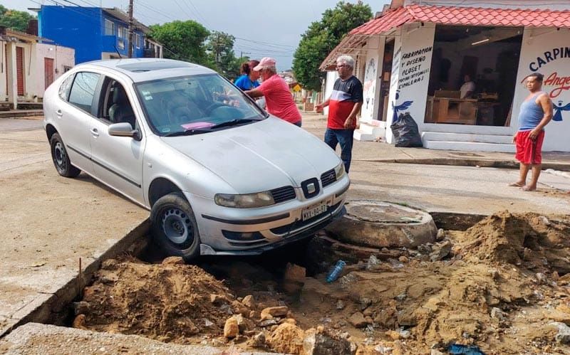 ¡CAYÓ EN UN ‘CRÁTER’!