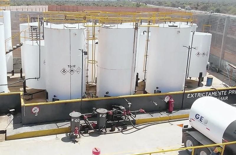¡PASAN DE LA ORDEÑA A TENER MINI-REFINERÍAS!