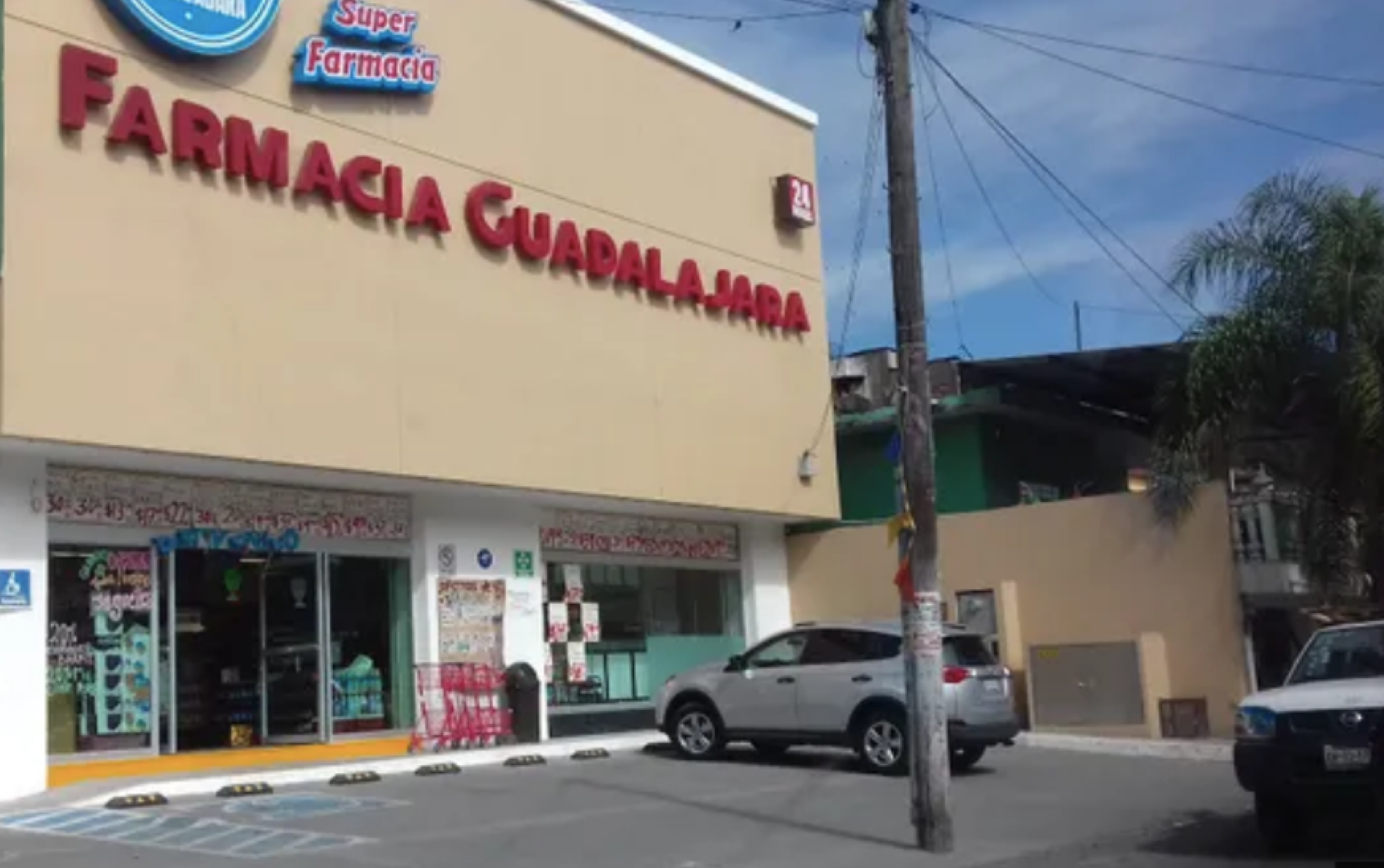 ¡ROBARON LAS PLANTAS DE LUZ EN ASALTO A FARMACIA GUADALAJARA!