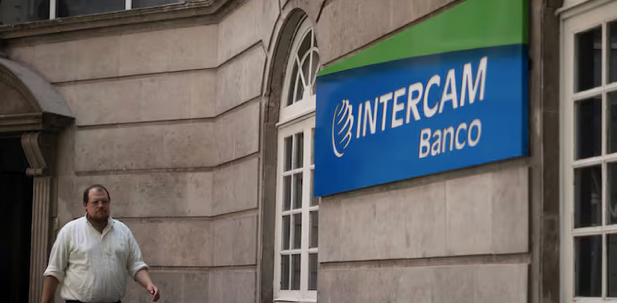 ¡UN AÑO DESPUÉS DE LA OFENSIVA DE EU CONTRA BANCOS, MÉXICO AJUSTA REGLAS CONTRA EL LAVADO!