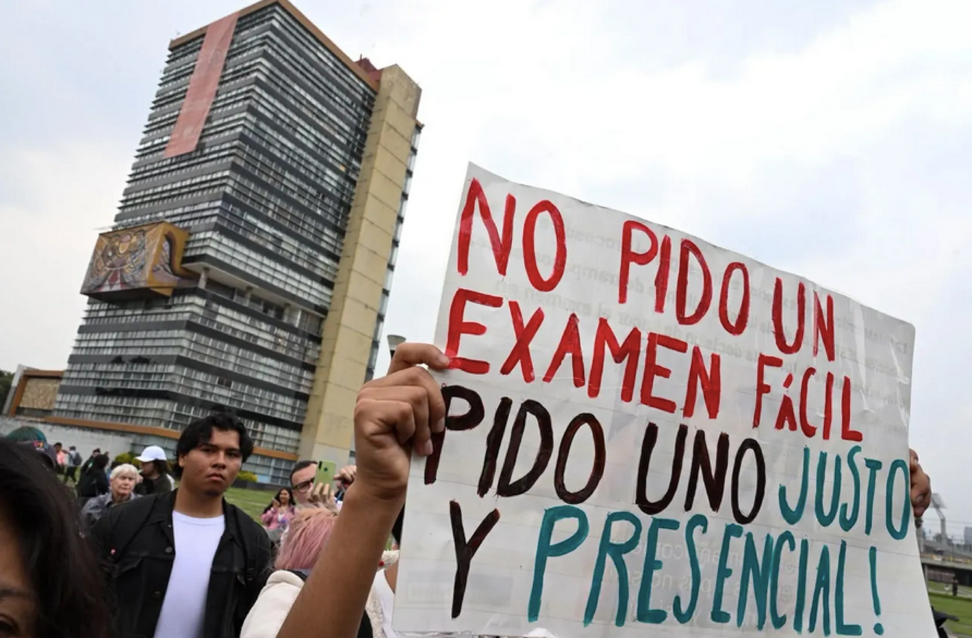 ¡INICIAN EXÁMENES DE LA UNAM; 22% DE ASPIRANTES NO TIENE SU FICHA!