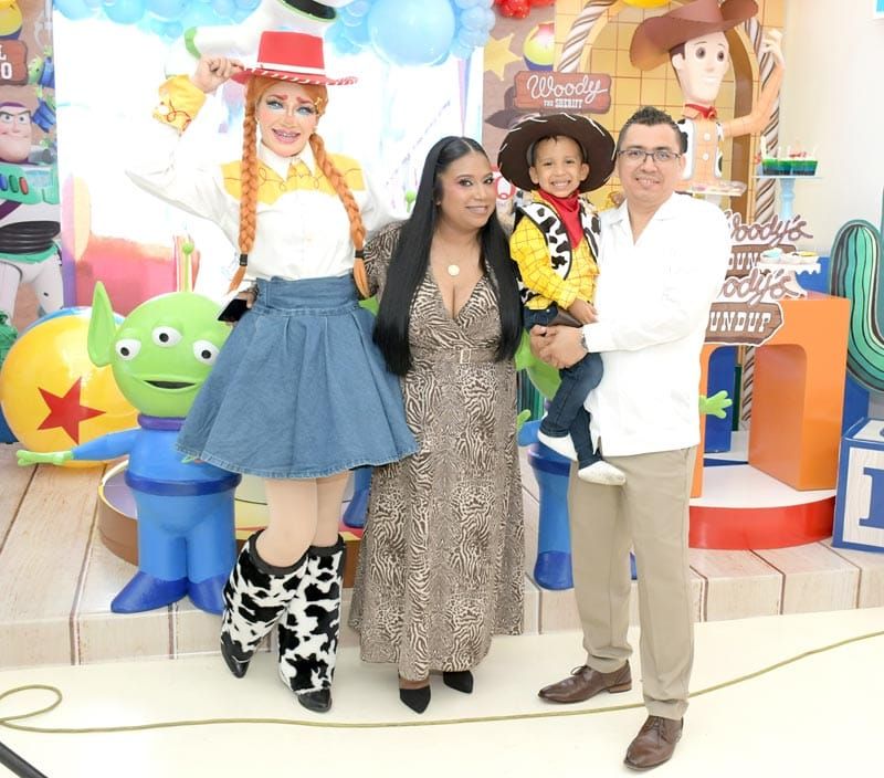 ¡AVENTURA ESPACIAL Y DEL VIEJO OESTE PARA QUIQUE ROLÓN!