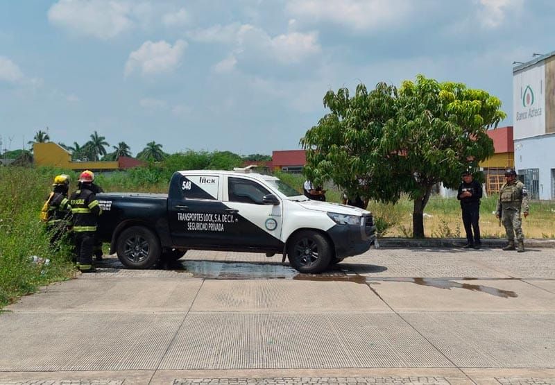¡FUGA DE GAS A CAMIONETA DE VALORES EN PLAZA DE TEJERÍA!