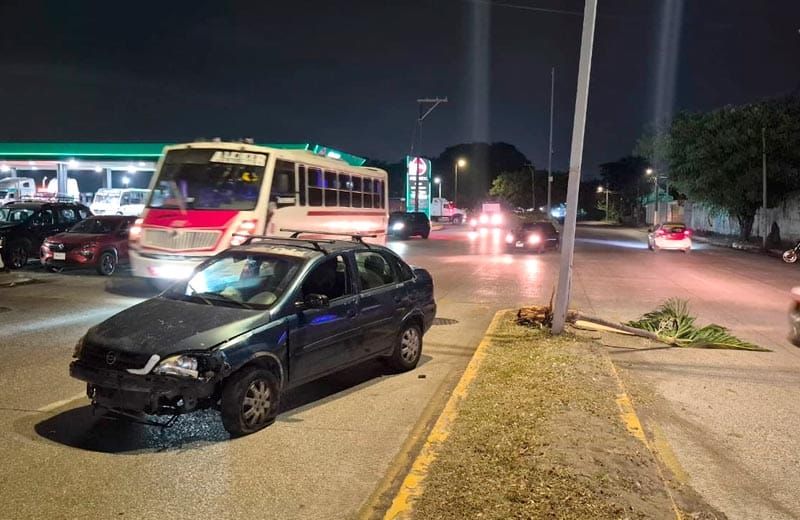 ¡BORRACHINES SE PEGAN PALMERAZO EN J.B. LOBOS!