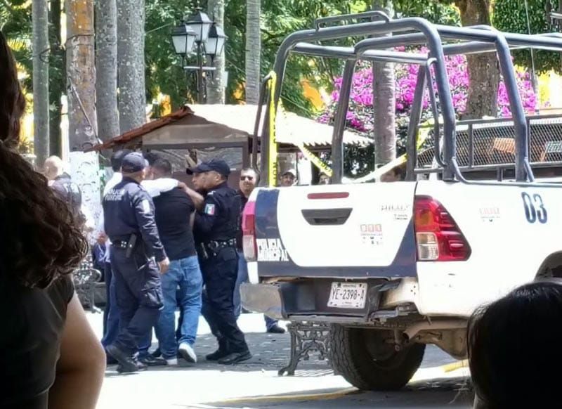 ¡SE DAN HASTA CON LA CUBETA! - *Policías y elemento de PC lesionados