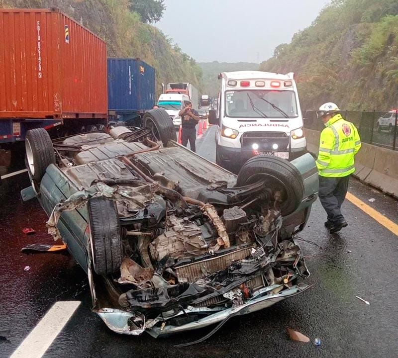 ¡VOLCÓ: 5 HERIDOS! - SOBRE EL LIBRAMIENTO DE PLAN DEL RÍO EN LA XALAPA-VERACRUZ