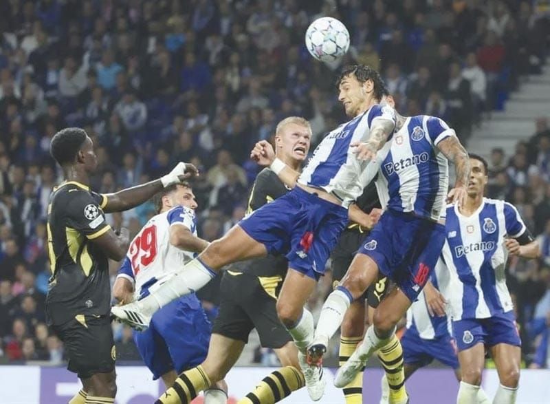 ¡CAE SANTI GIMÉNEZ CON PORTO ANTE MANCITY EN CHAMPIONS!
