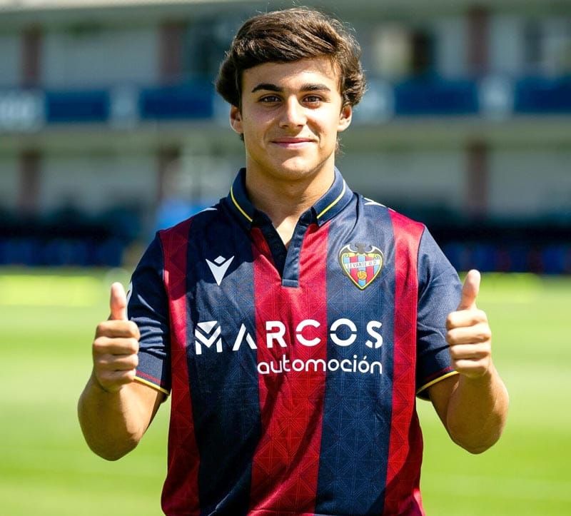 ¡FUTBOLISTA ESPAÑOL CARLOS ALVAREZ MÁS CERCA DEL AMÉRICA!
