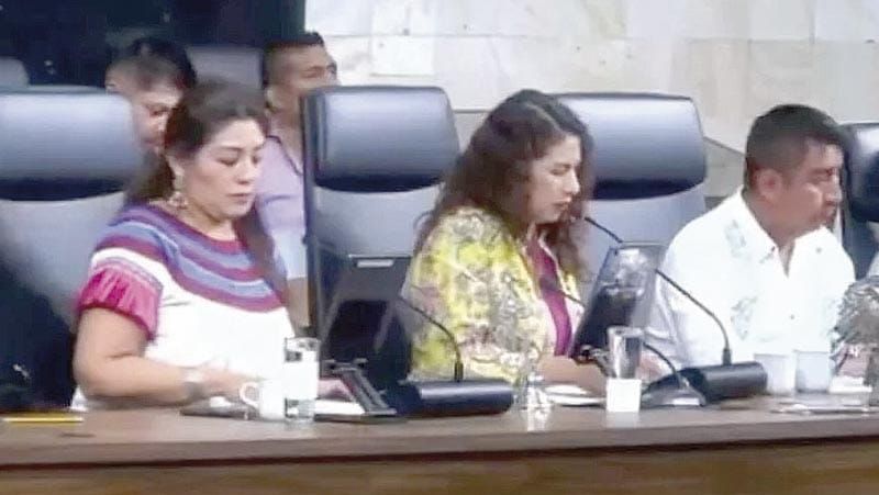 ¡AVALA CONGRESO DE OAXACA DESAPARICIÓN DE PODERES EN JUCHITÁN!