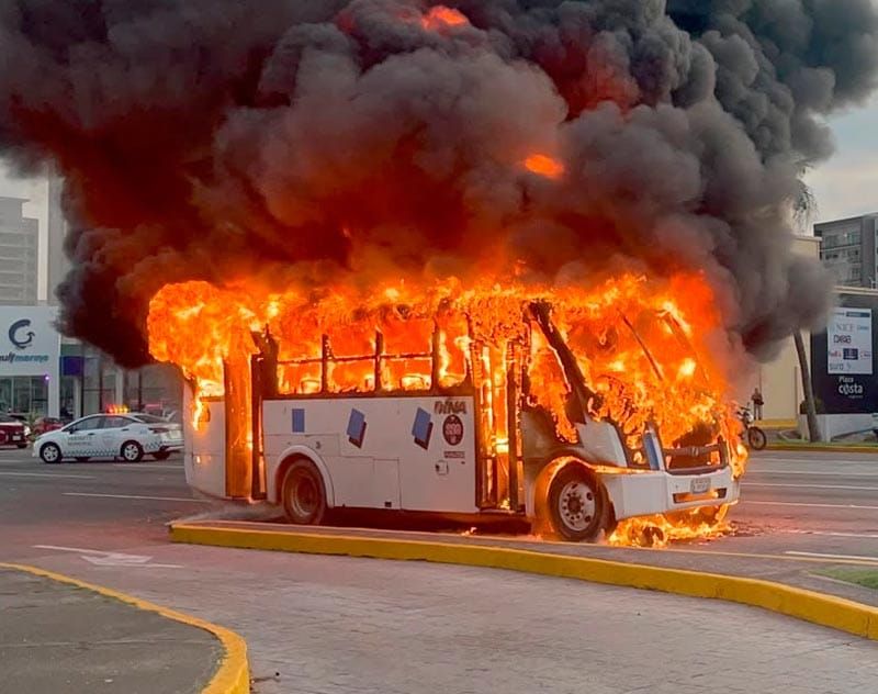 ¡SE CHAMUSCÓ AUTOBÚS DE LA RUTA ‘BOCA DEL RÍO’!