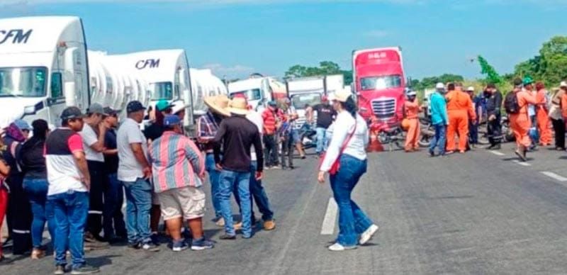 ¡BLOQUEAN LA AUTOPISTA! - HUBO BALAZOS, GOLPES Y PROTESTAS