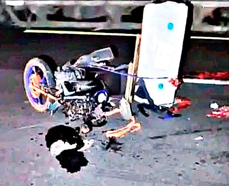 ¡TRÁILER NODRIZA DESCUARTIZÓ A MOTO-REPARTIDOR DE TORTILLAS!
