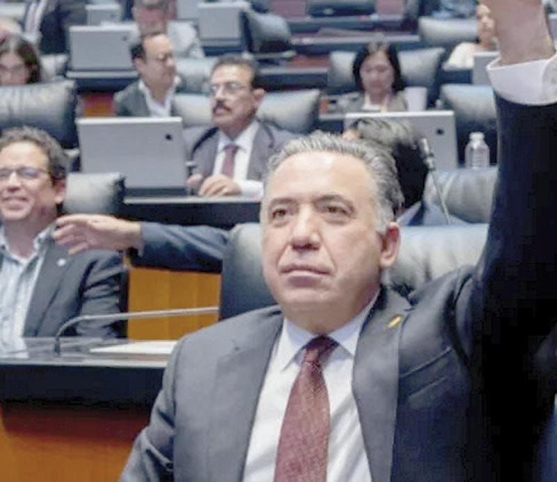¡NOTIFICAN SALIDA DE INZUNZA DE BANCADA MORENISTA!