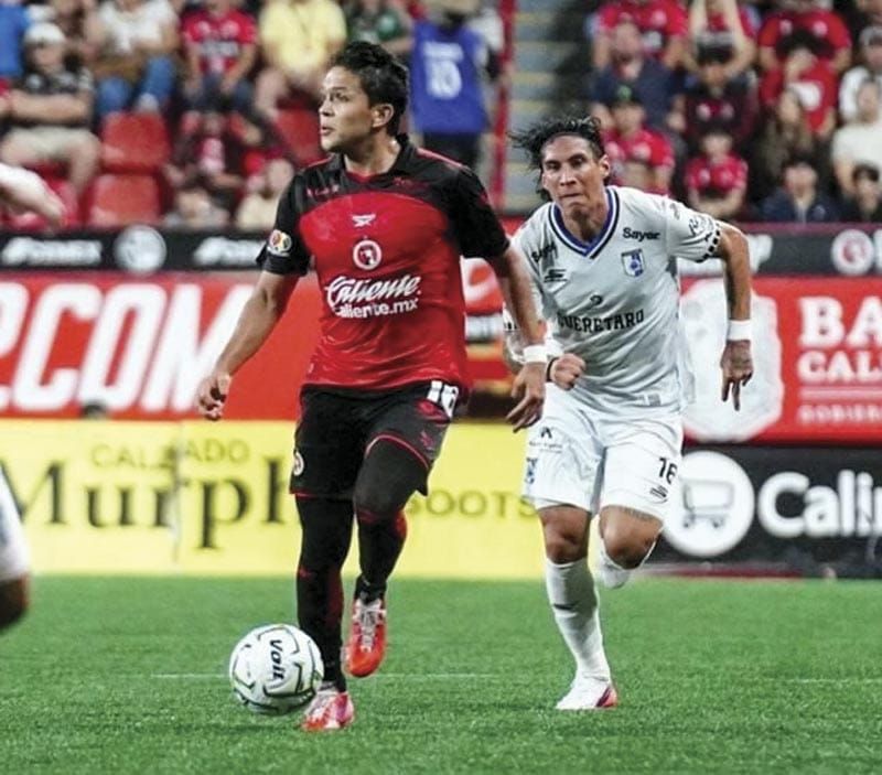 ¡PICOTEAN LOS GALLOS A XOLOS EN LA FRONTERA!