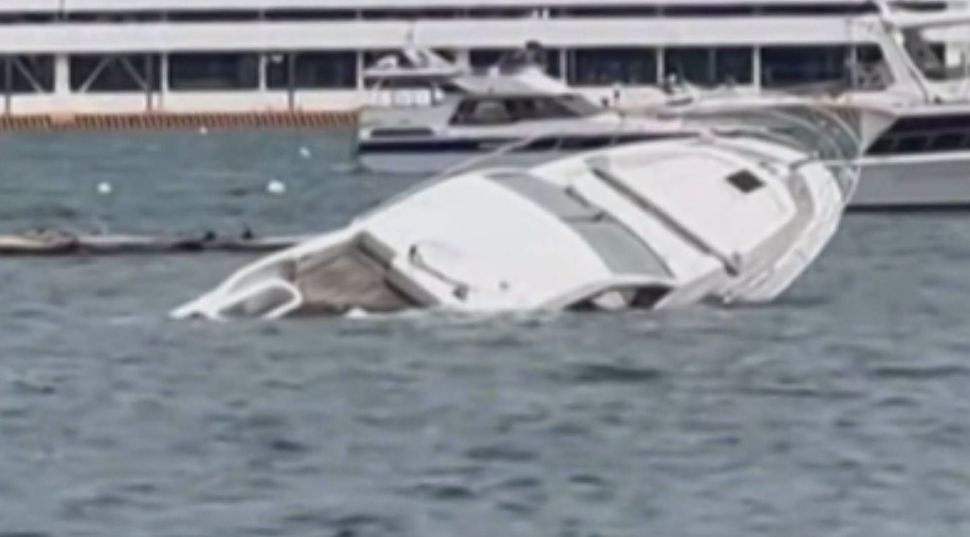 ¡EL OLEAJE DEL HURACÁN POLO HUNDE UN YATE EN ACAPULCO!