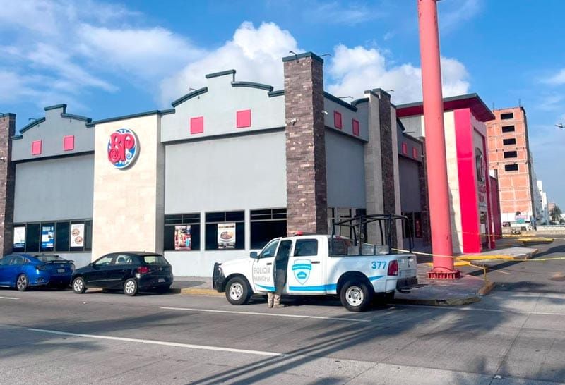 ¡HOMBRE MURIÓ JUNTO AL BOSTON’S PIZZA!