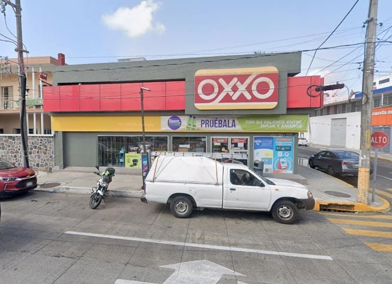 ¡ASALTAN OXXO CON TODO Y CLIENTES EN FLORES MAGÓN!