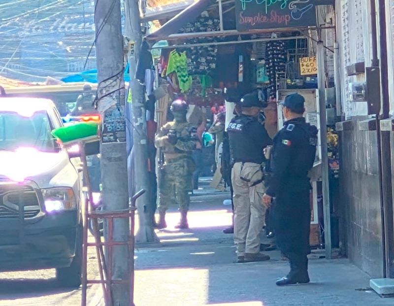 ¡DETIENEN A MUJER EN LA ZONA DEL MERCADO!